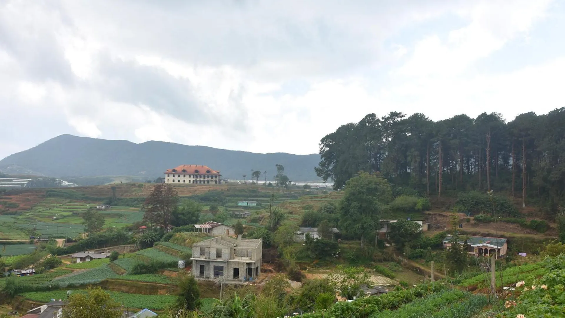 Nuwaraeliya Konical Villa Nuwara Eliya